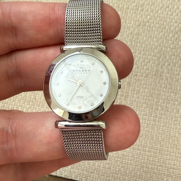 Skagen Denmark Classic Mesh Stainless Steel Swarovski Crystal Ladies Watch 25mm - Picture 3 of 6